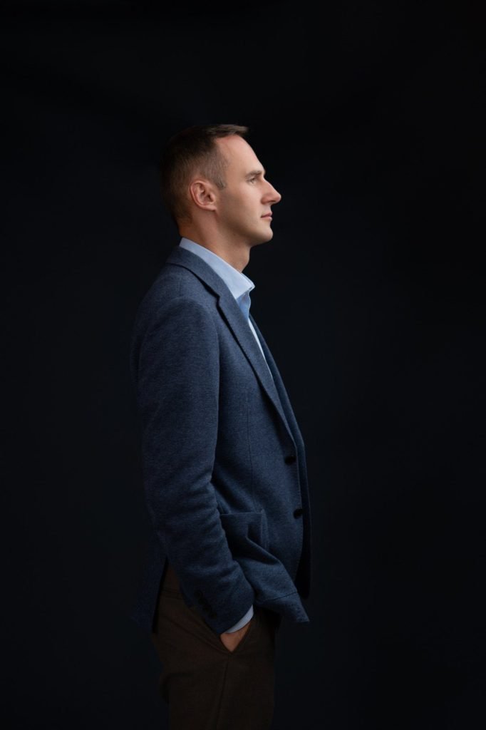 Radca prawny Mariusz Ślusarczyk – ujęcie profilowe